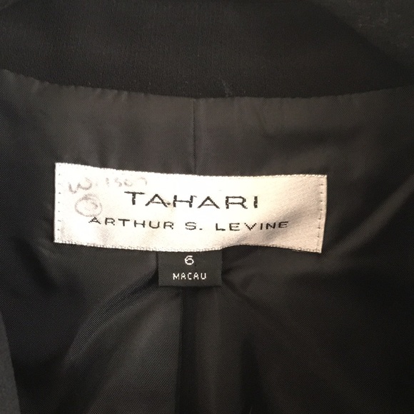 Tahari like new black jacket. Black. Sz 6 - Picture 3 of 5